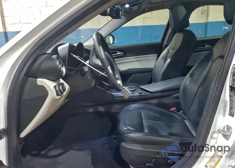 2019 Alfa Romeo Giulia z USA, uszkodzony, nr VIN ZARFANAN9K7619887